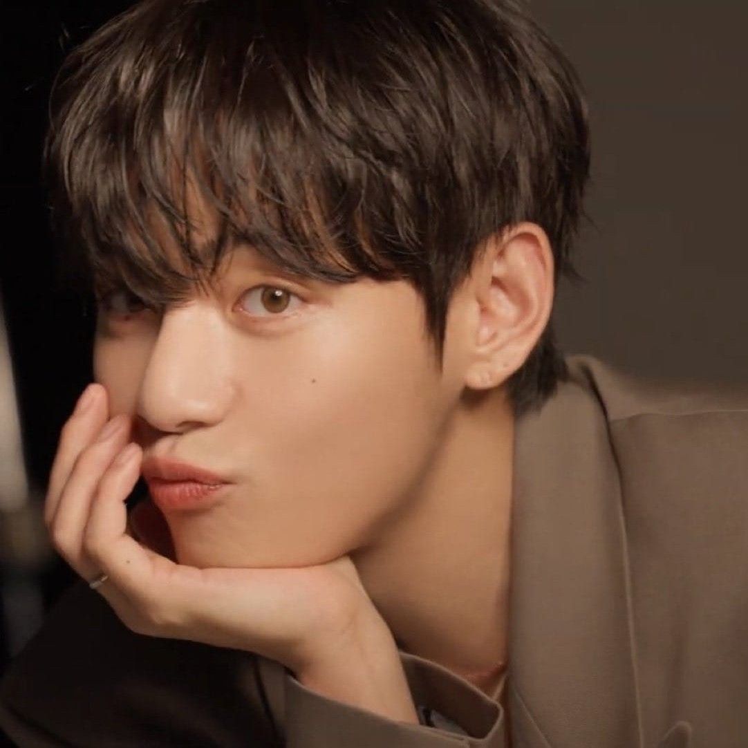 V (防弹少年团)的最新活动照片