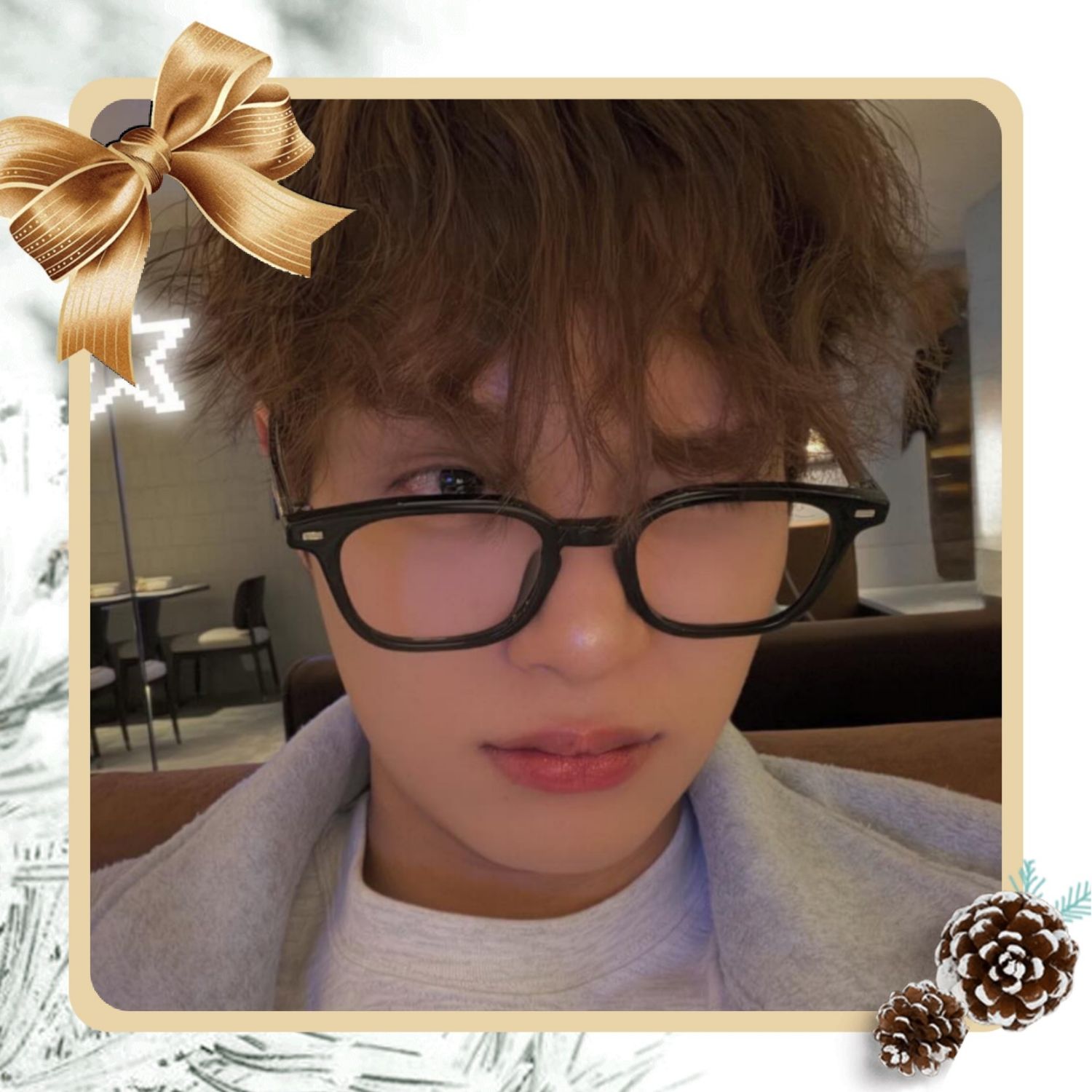 A moment captured by Lee Daehwi (AB6IX)'s fan