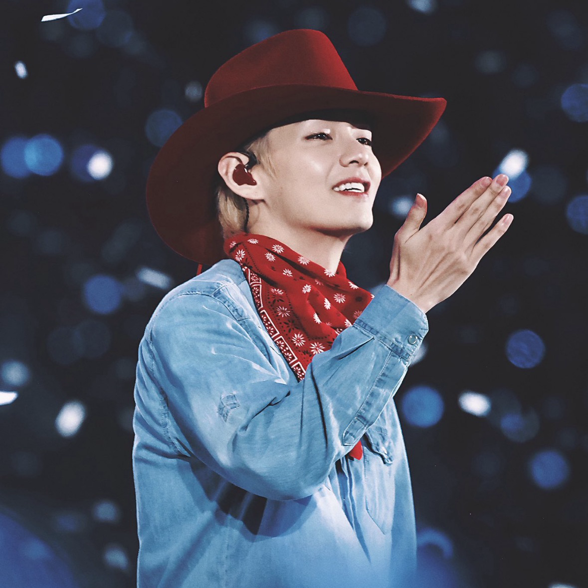 뷔 (방탄소년단)의 최신 사진
