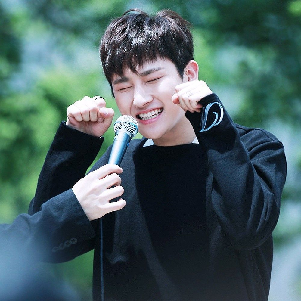 Momen yang diabadikan oleh penggemar MONSTA X