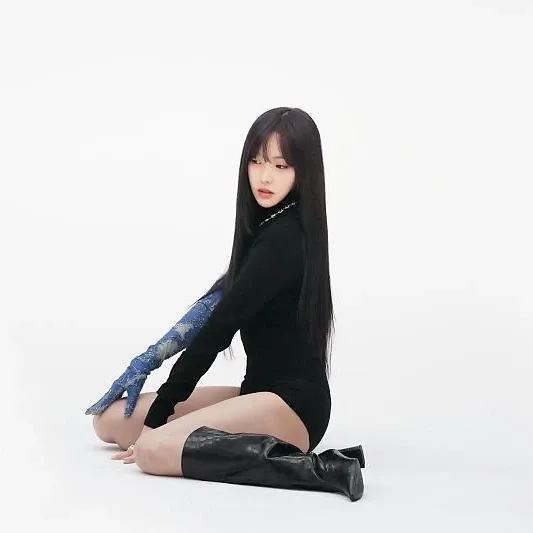 Recent activity shot of Yuju (GFRIEND)
