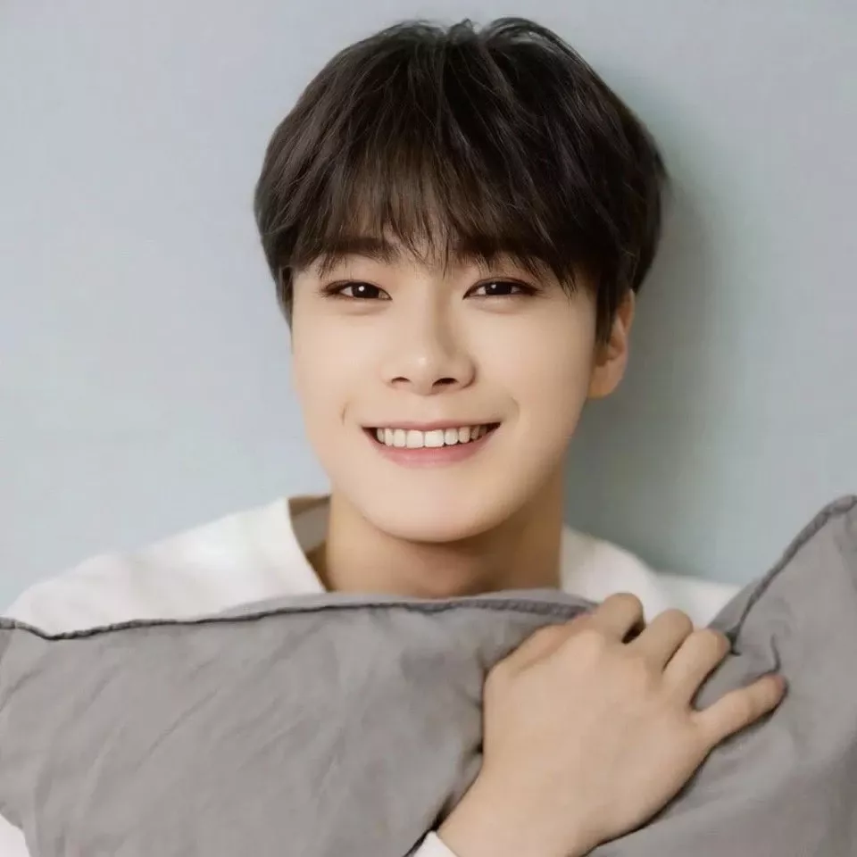 A moment captured by Moonbin (ASTRO)'s fan