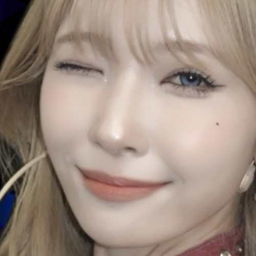 Latest photo of Mayuka (NiziU)