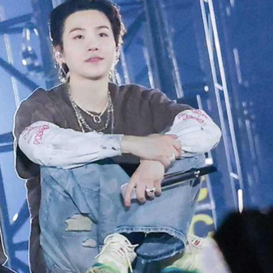 Foto terbaru SUGA (BTS)