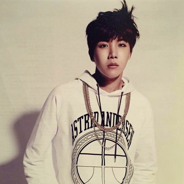 Foto terbaru j-hope (BTS)