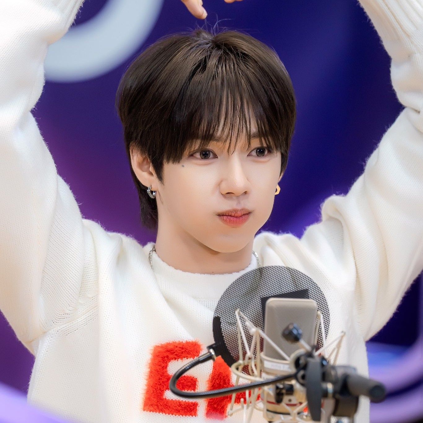 A moment captured by JL (AHOF)'s fan