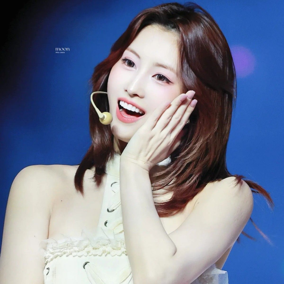 모모 (TWICE)의 비하인드 컷