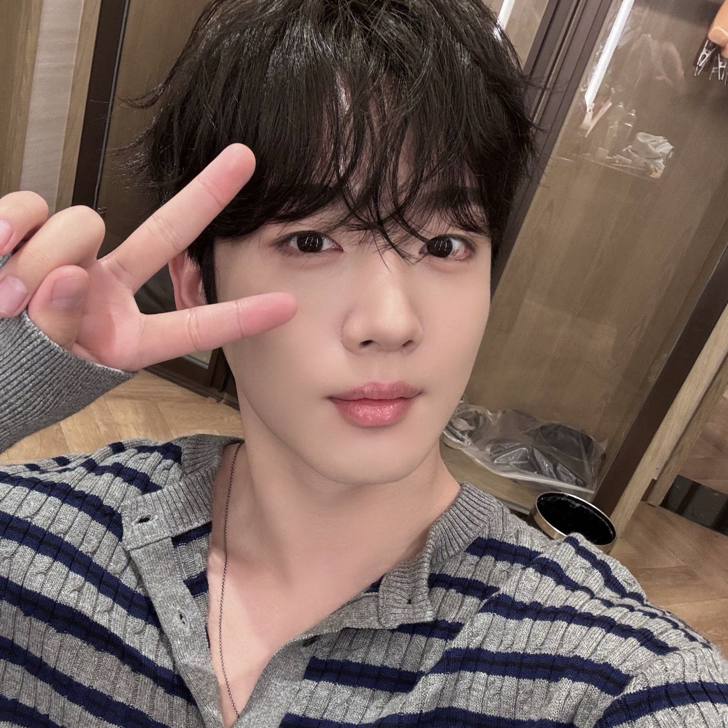 A moment captured by Kim Yohan (WEi)'s fan