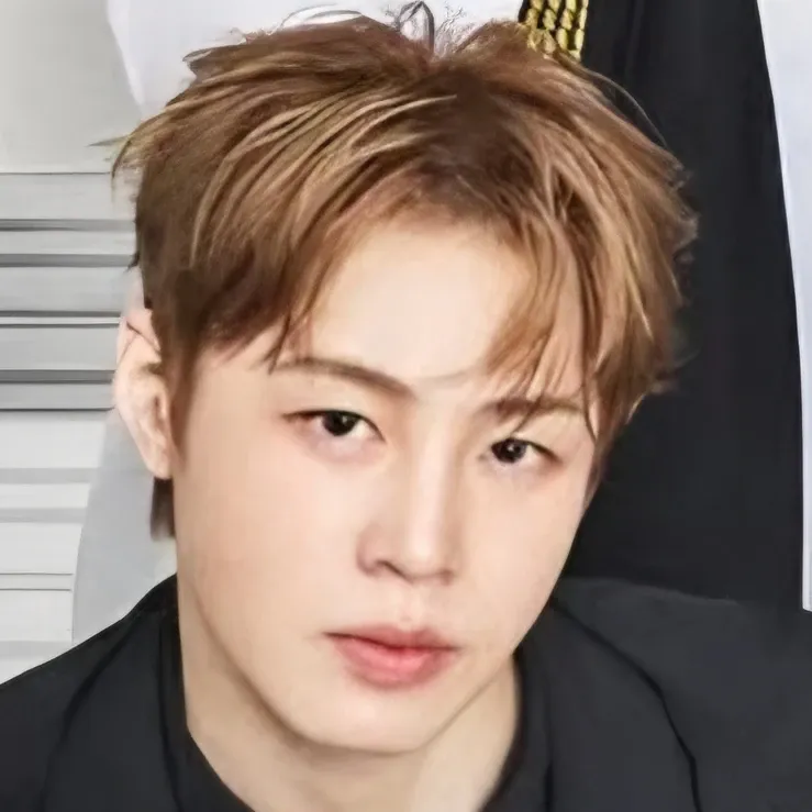 Behind-the-scenes cut of Ha Sungwoon