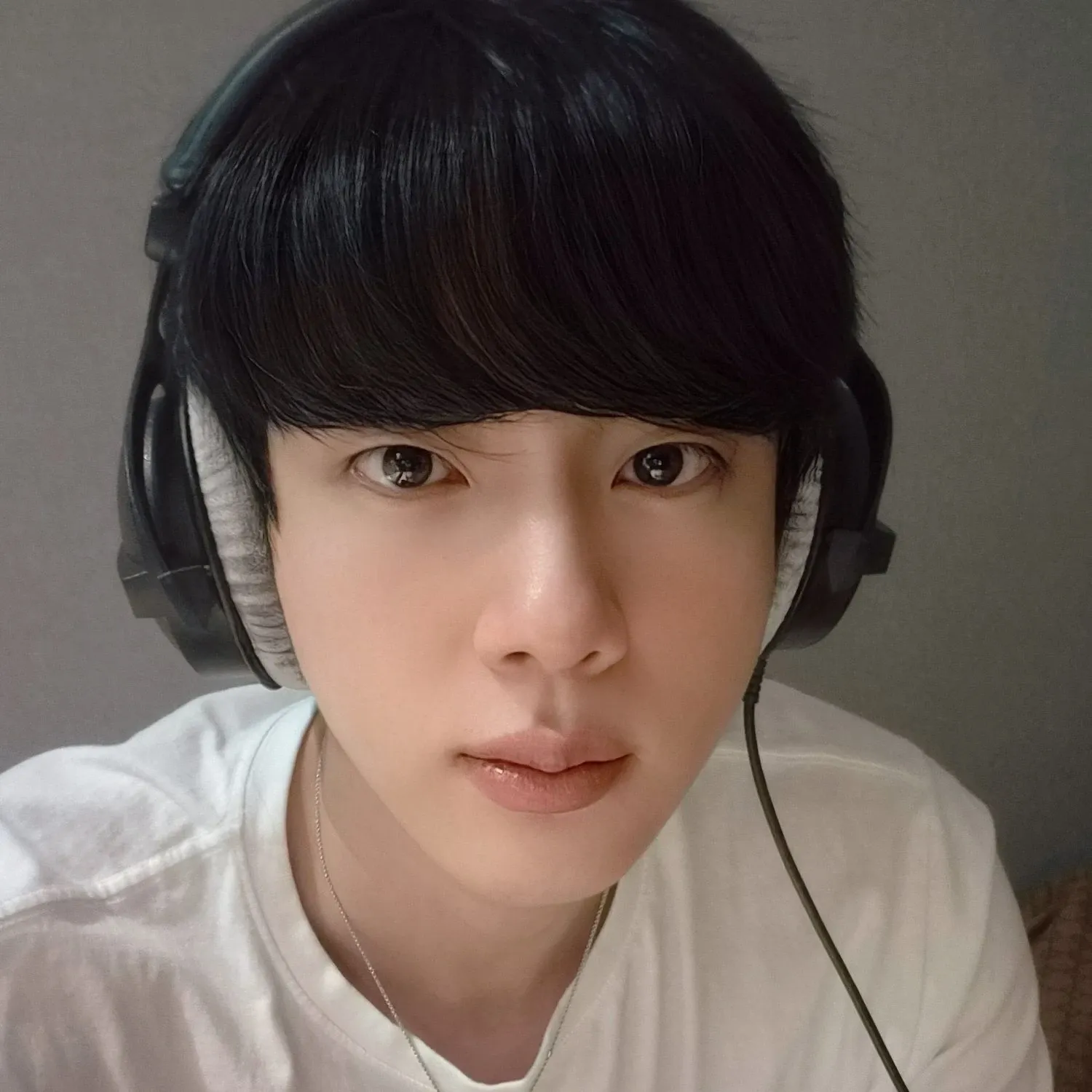 Foto aktivitas terbaru Jin (BTS)