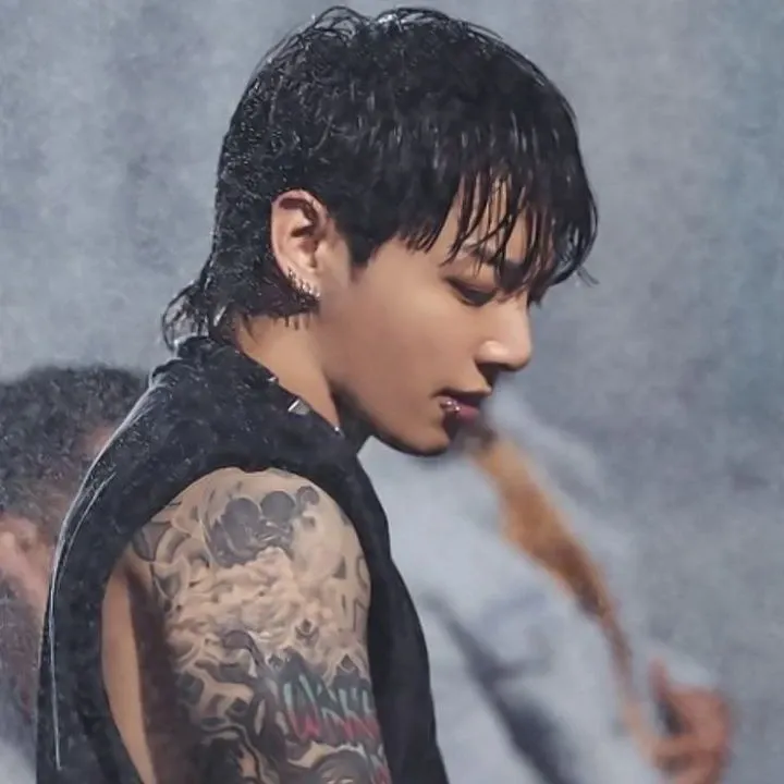Foto aktivitas terbaru Jungkook (BTS)