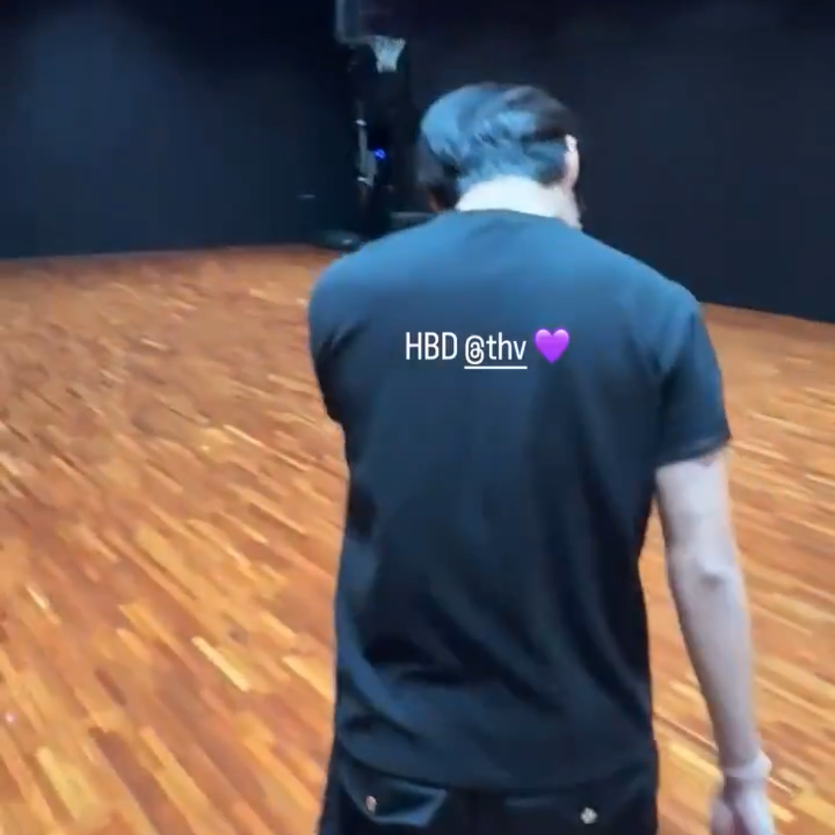 V (防弹少年团)的最新活动照片