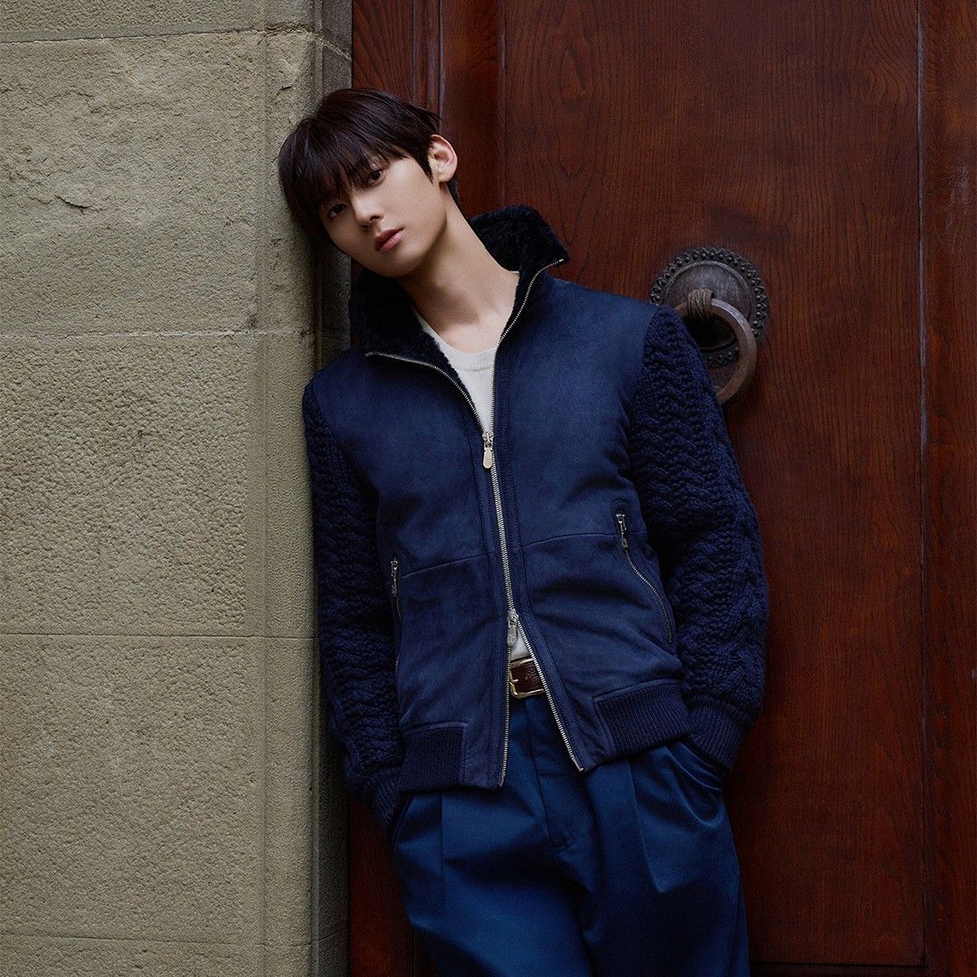 A moment captured by Hwang Minhyun's fan