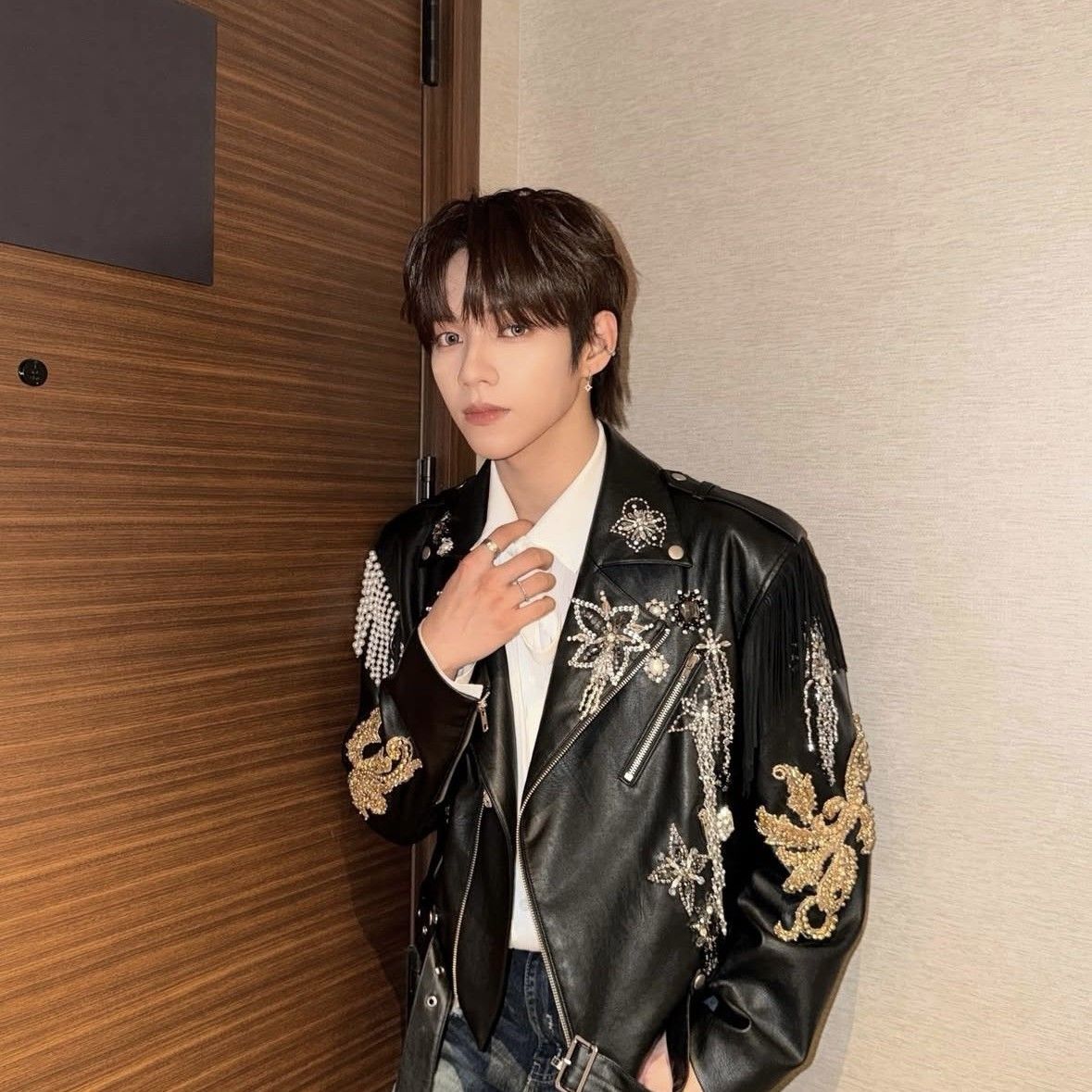 Behind-the-scenes cut of JL (AHOF)