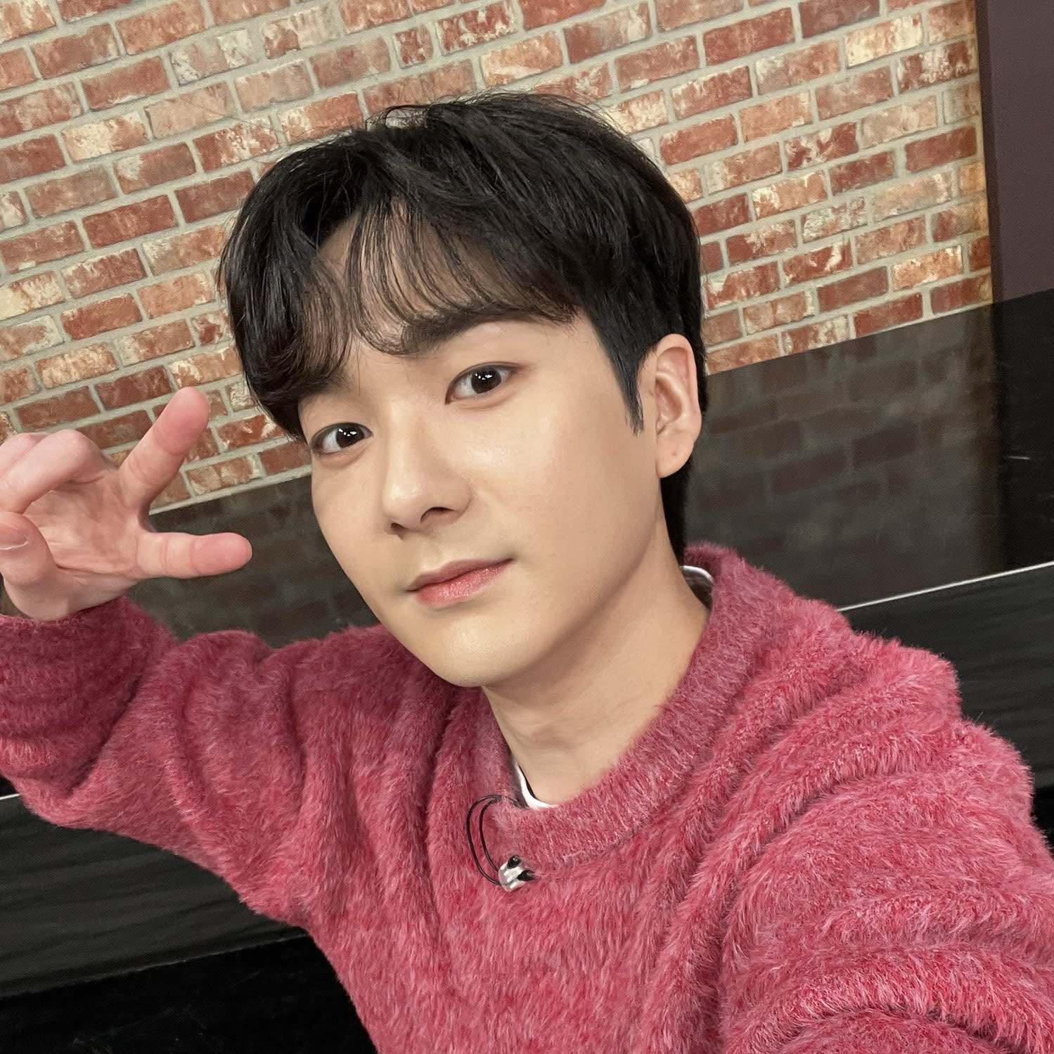 A moment captured by Aron's fan