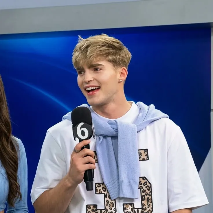 Behind-the-scenes cut of Gabi (SANTOS BRAVOS)