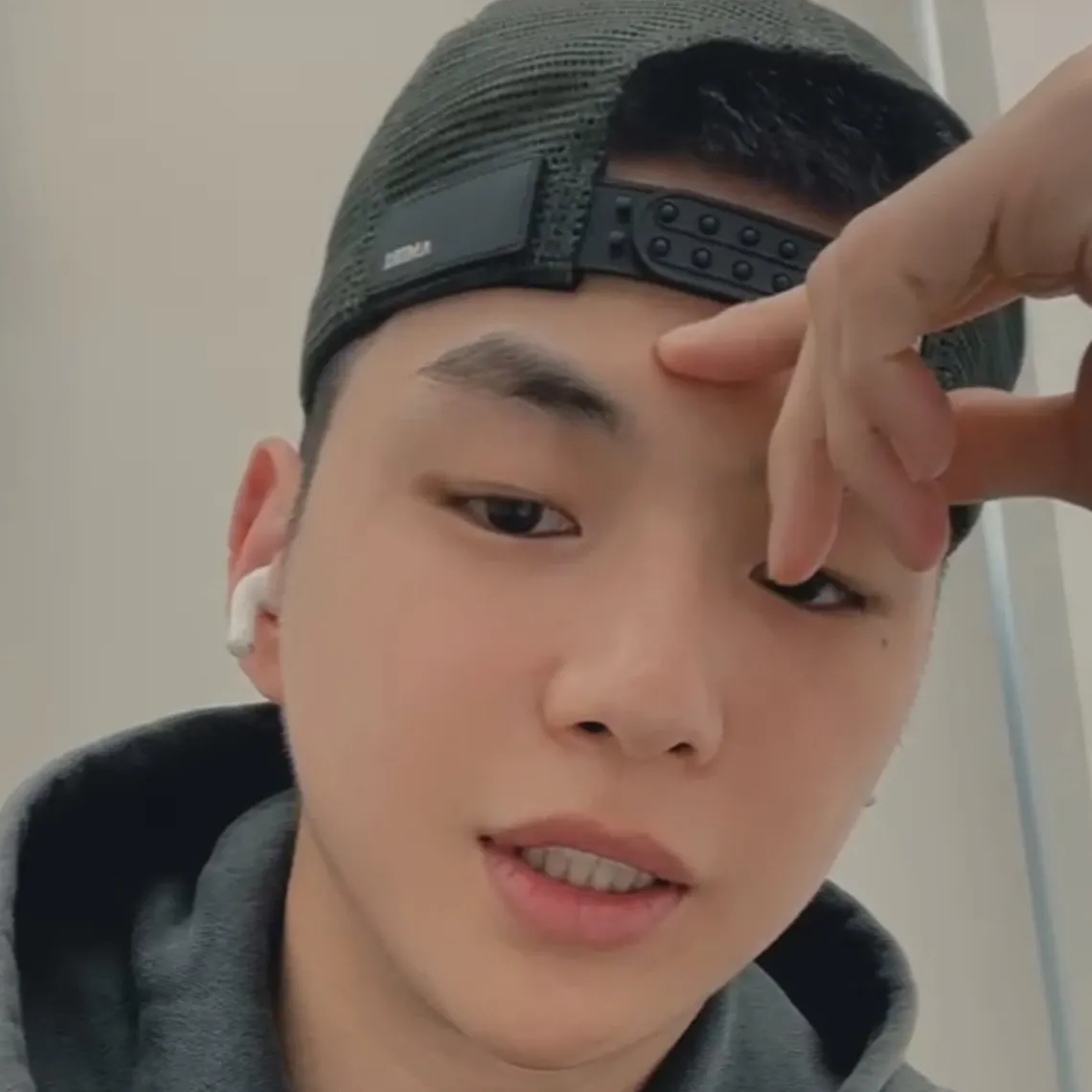 강다니엘의 비하인드 컷