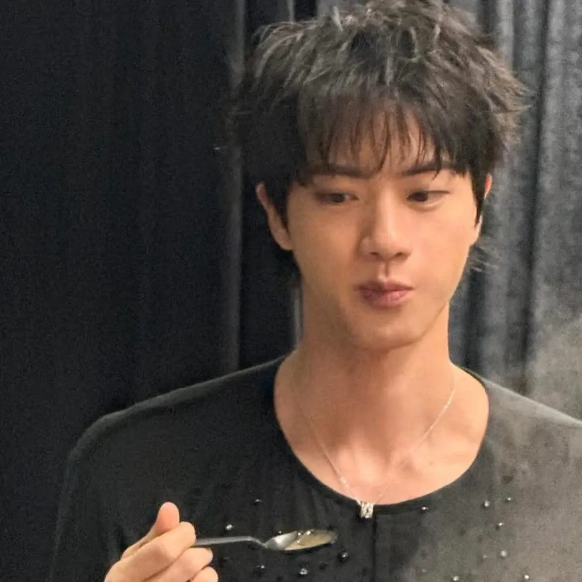 진 (방탄소년단)의 비하인드 컷