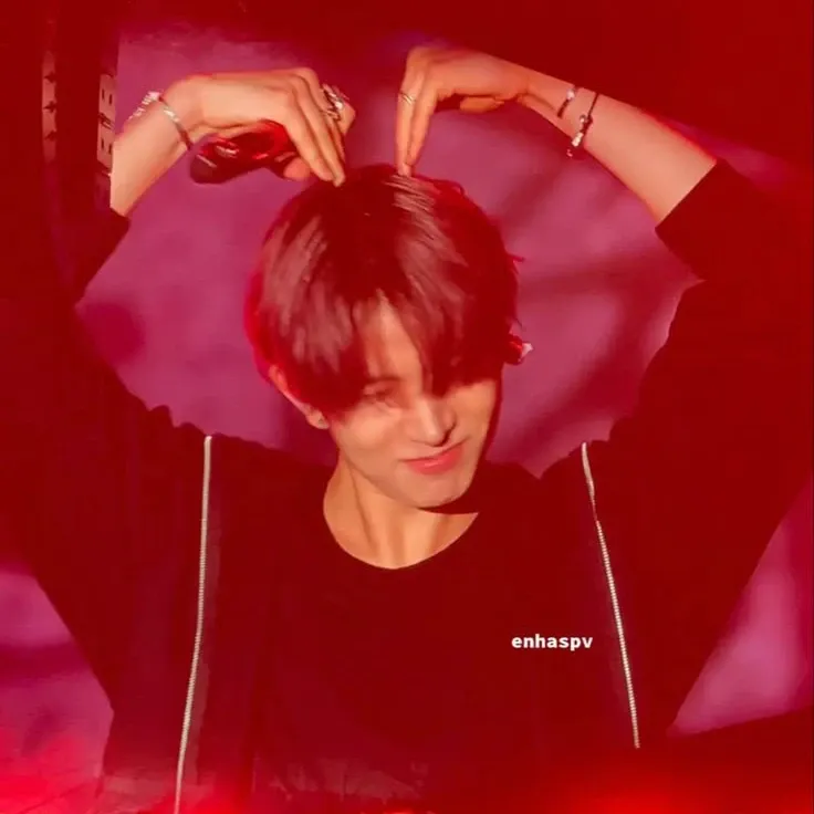 Behind-the-scenes cut of Heeseung