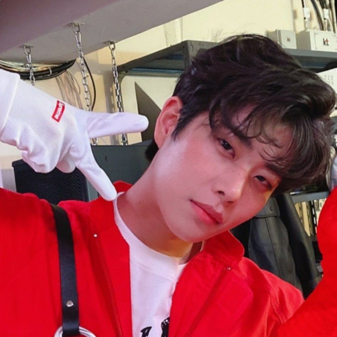 A moment captured by MJ (ASTRO)'s fan