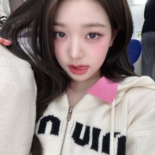 A moment captured by Jang Wonyoung (IVE)'s fan