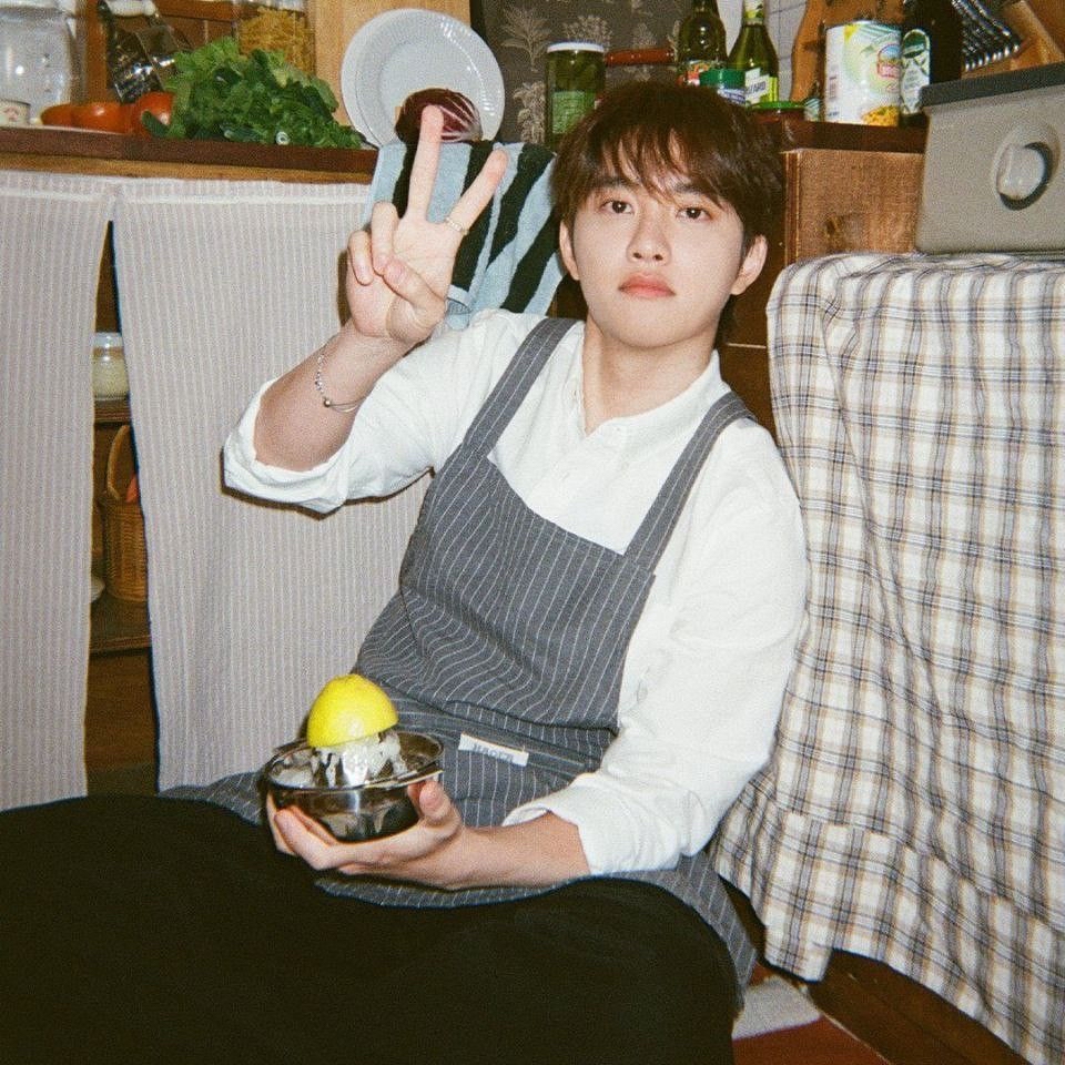 Momen yang diabadikan oleh penggemar D.O. (EXO)