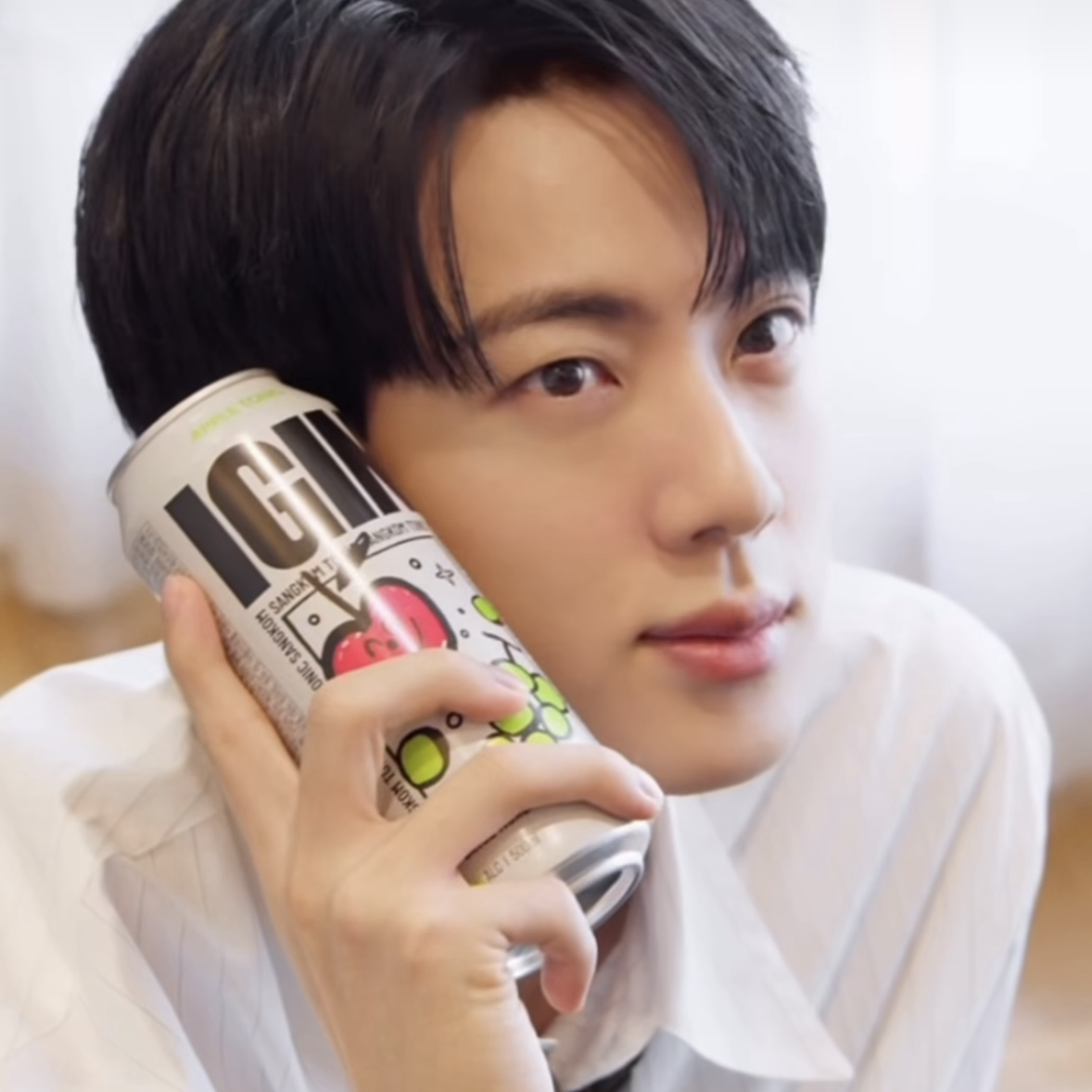 진 (방탄소년단)의 비하인드 컷