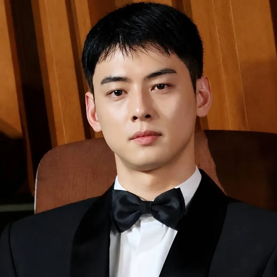 Latest photo of Eunwoo (ASTRO)