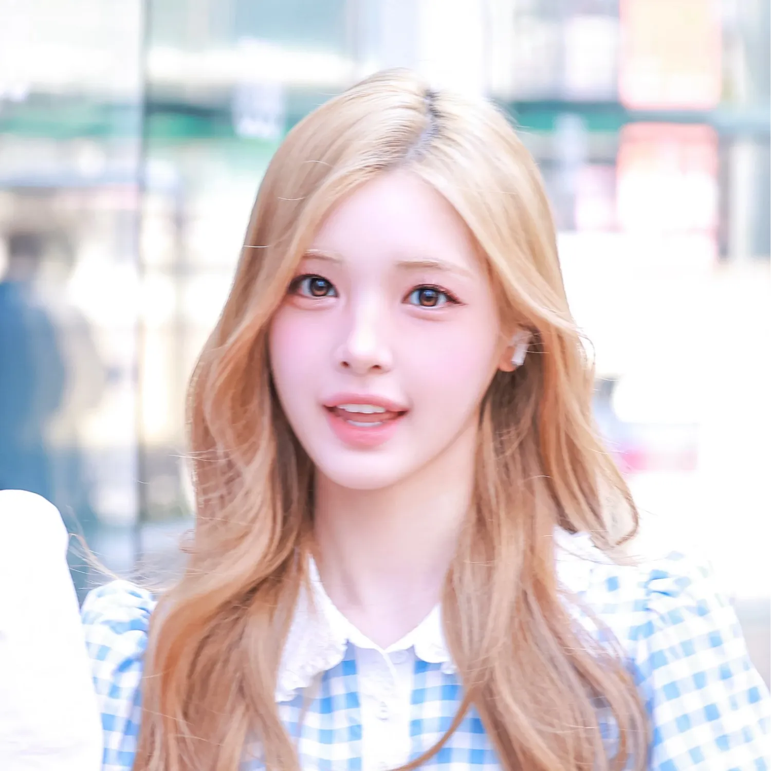 A moment captured by Yuha (Hearts2Hearts)'s fan