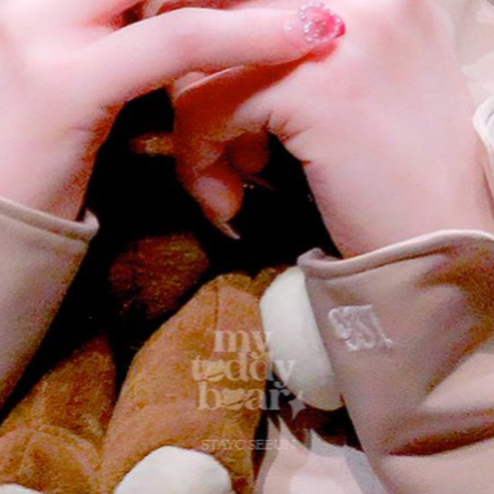 Recent activity shot of Seeun (STAYC)