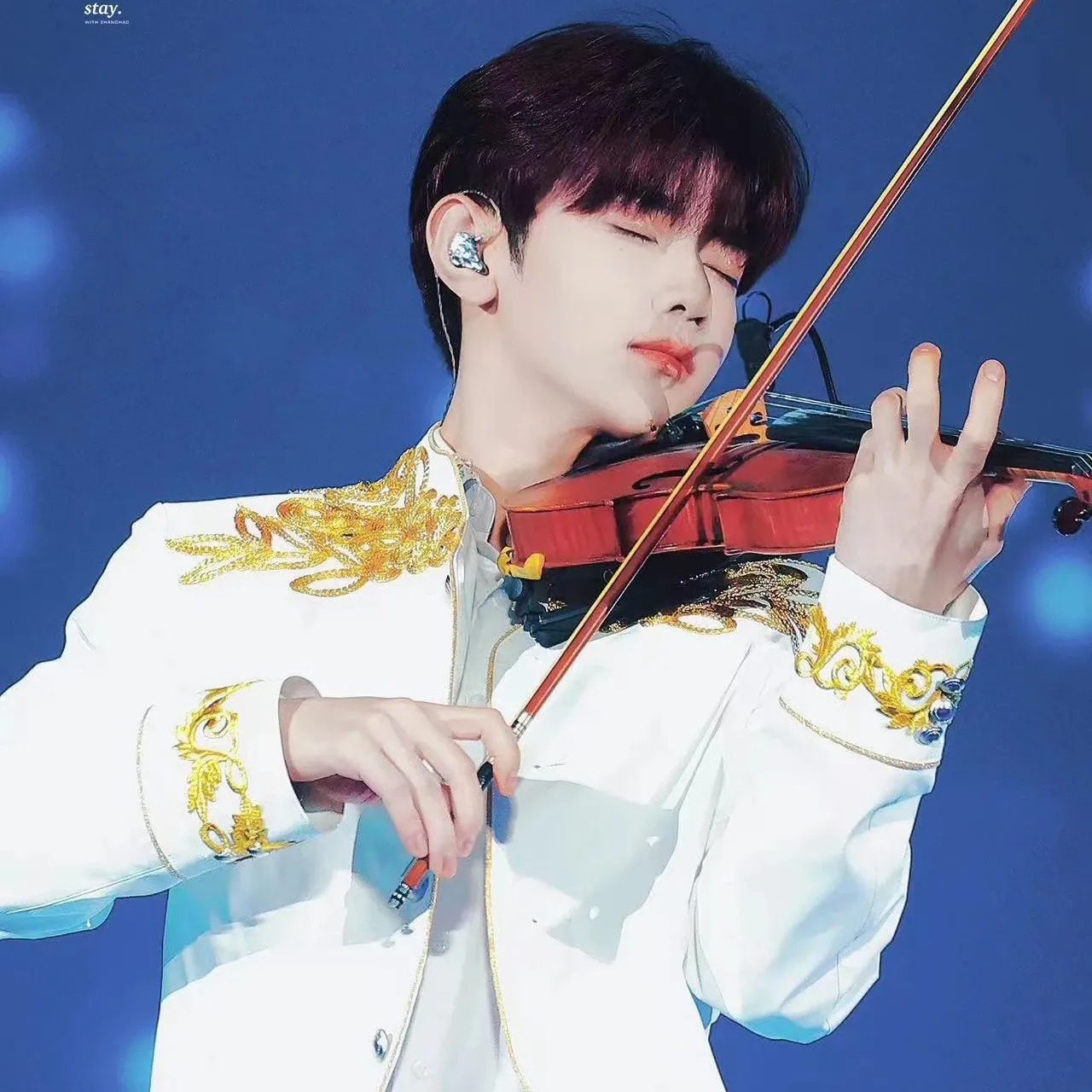 A moment captured by Zhang Hao's fan