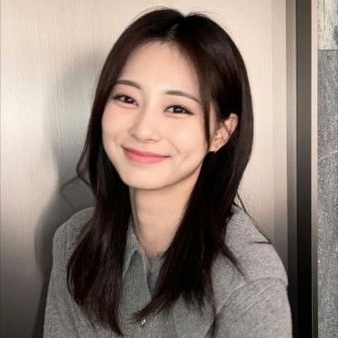 Momen yang diabadikan oleh penggemar Tzuyu (TWICE)