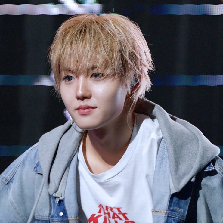 Recent activity shot of Doyoung (TREASURE)