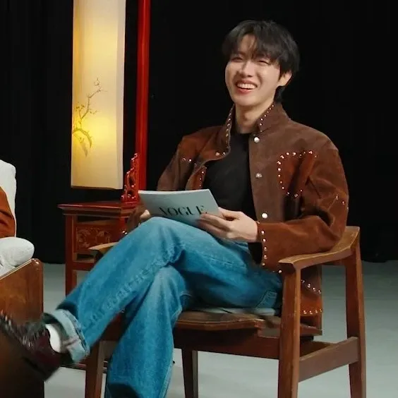 Foto terbaru j-hope (BTS)