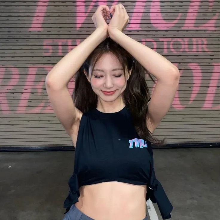 Foto terbaru Tzuyu (TWICE)