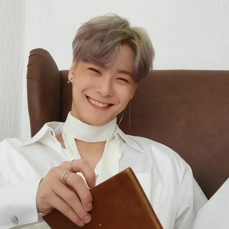 A moment captured by Moonbin (ASTRO)'s fan