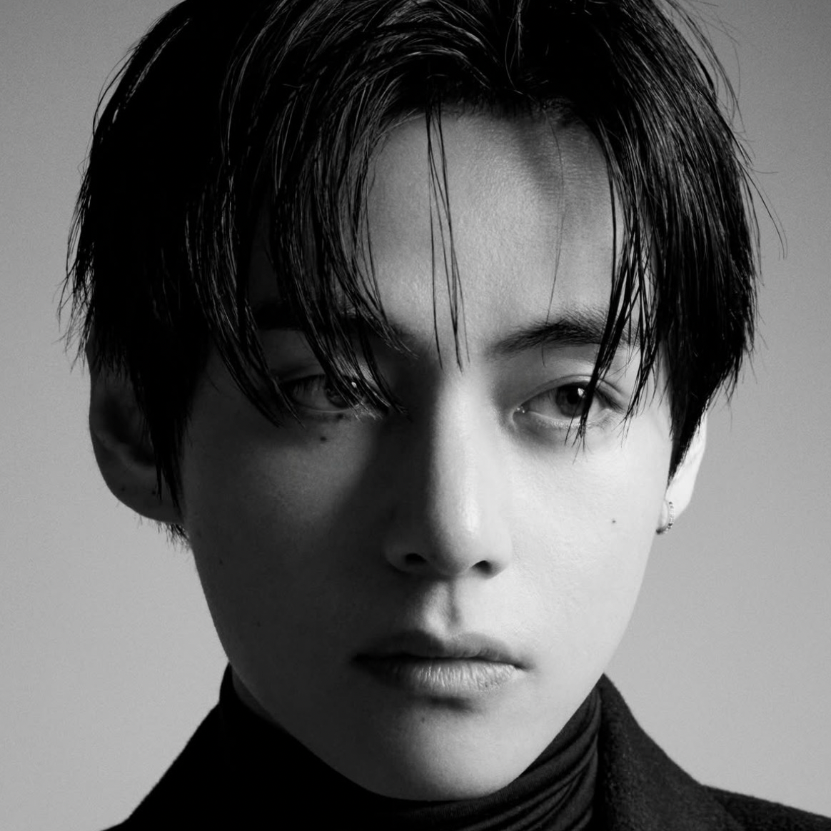 Behind-the-scenes cut of V (BTS)