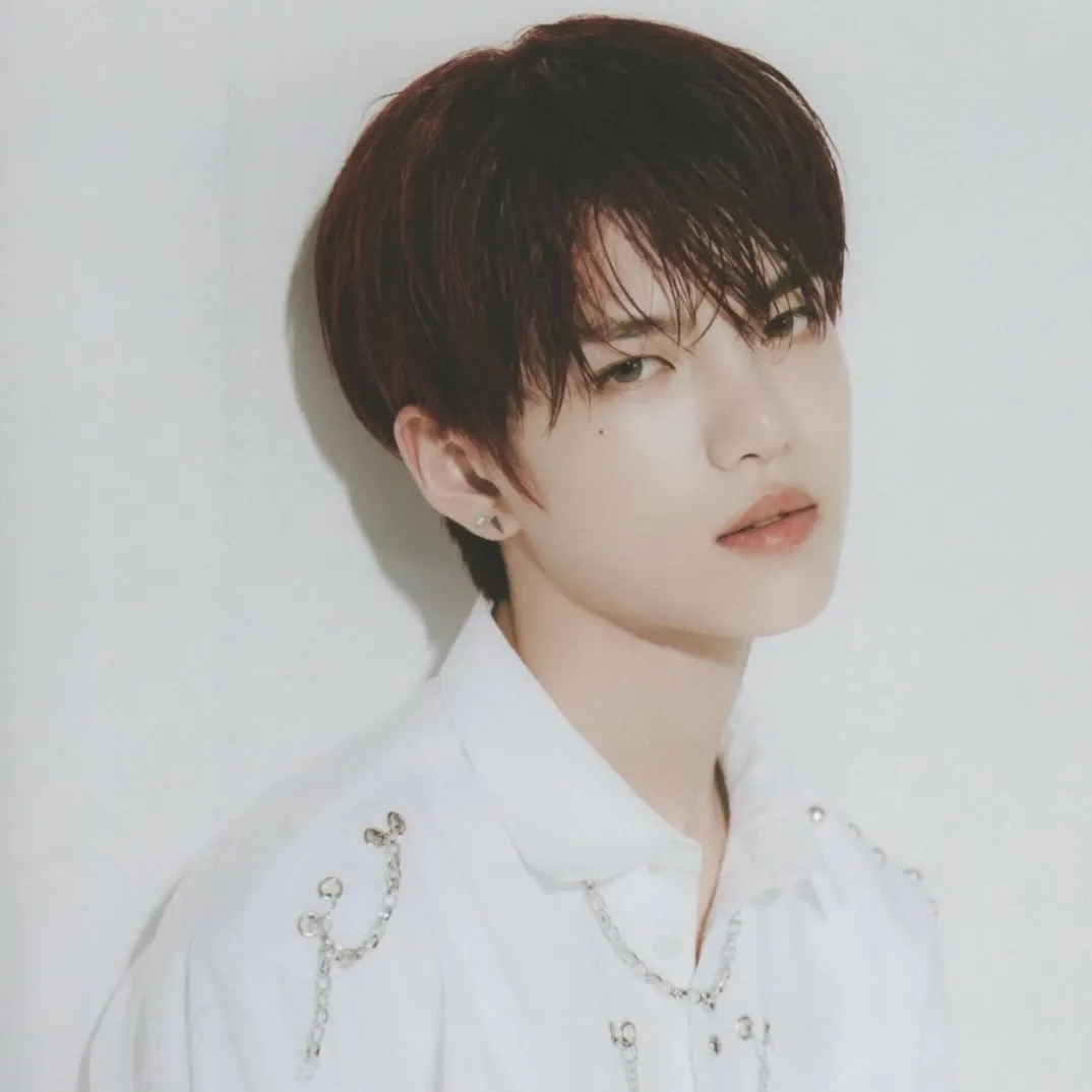 Behind-the-scenes cut of Gyehyeon (VERIVERY)
