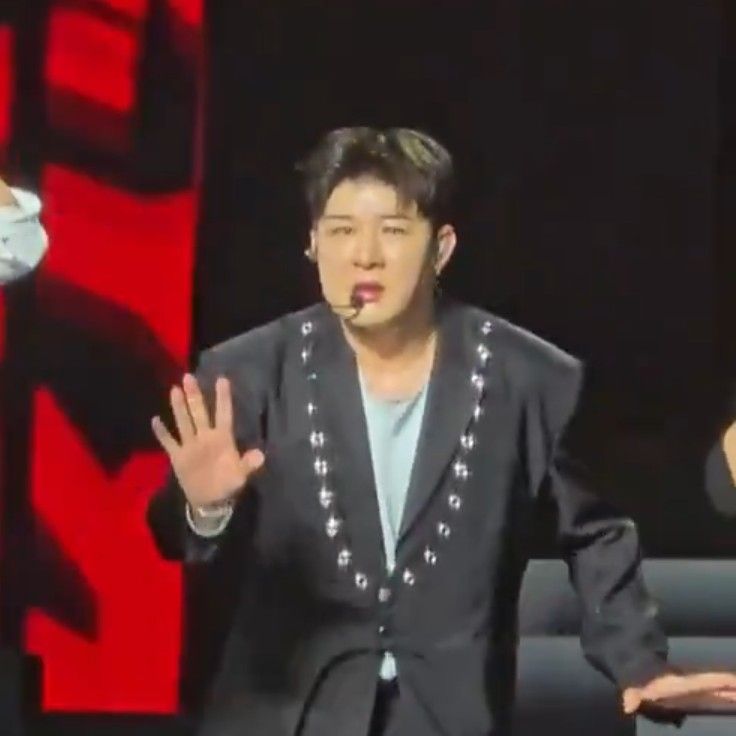 Behind-the-scenes cut of Shindong (Super Junior)