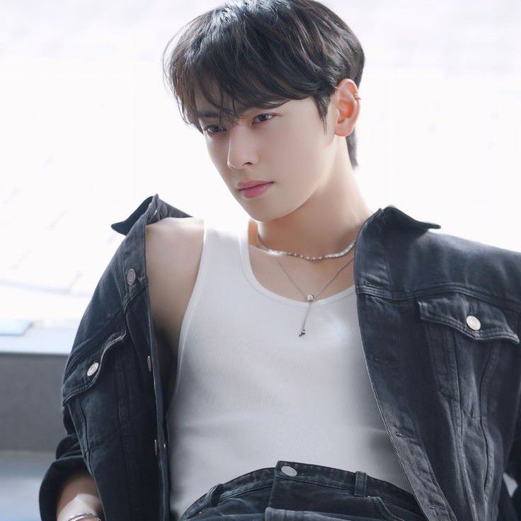 Latest photo of Eunwoo (ASTRO)