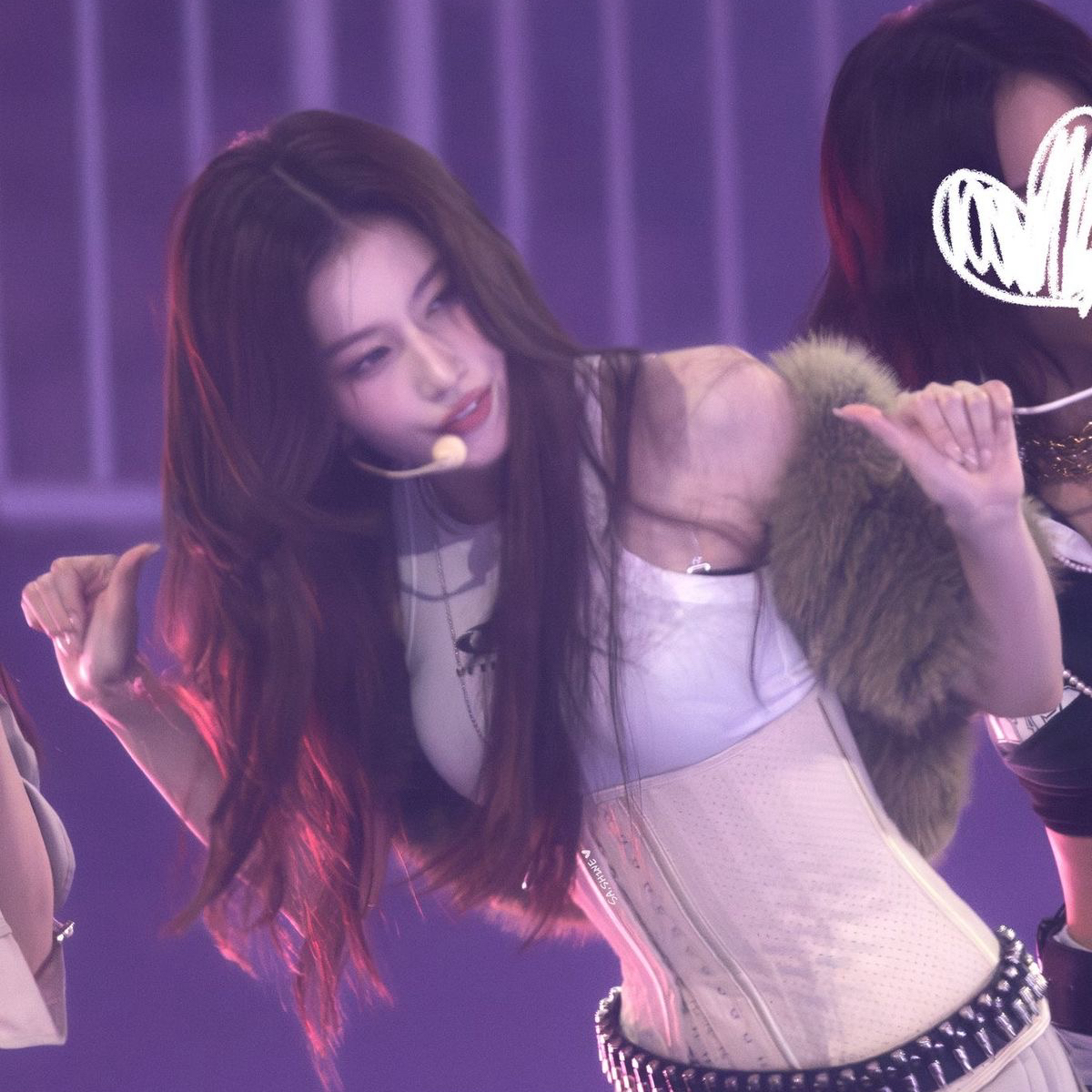 Sana (TWICE)的幕後花絮