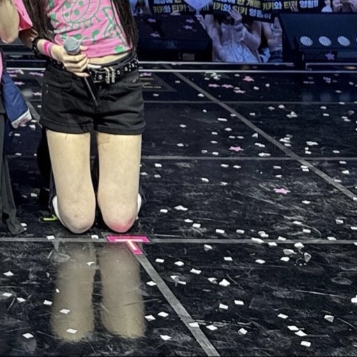 Behind-the-scenes cut of KiiiKiii