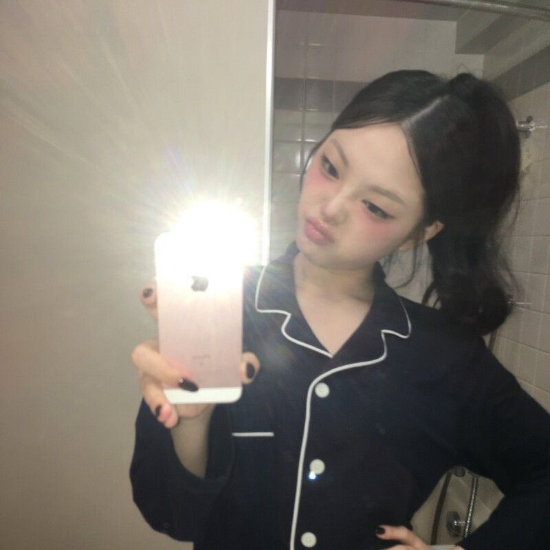 Recent activity shot of Park Boeun (CLASS:y)