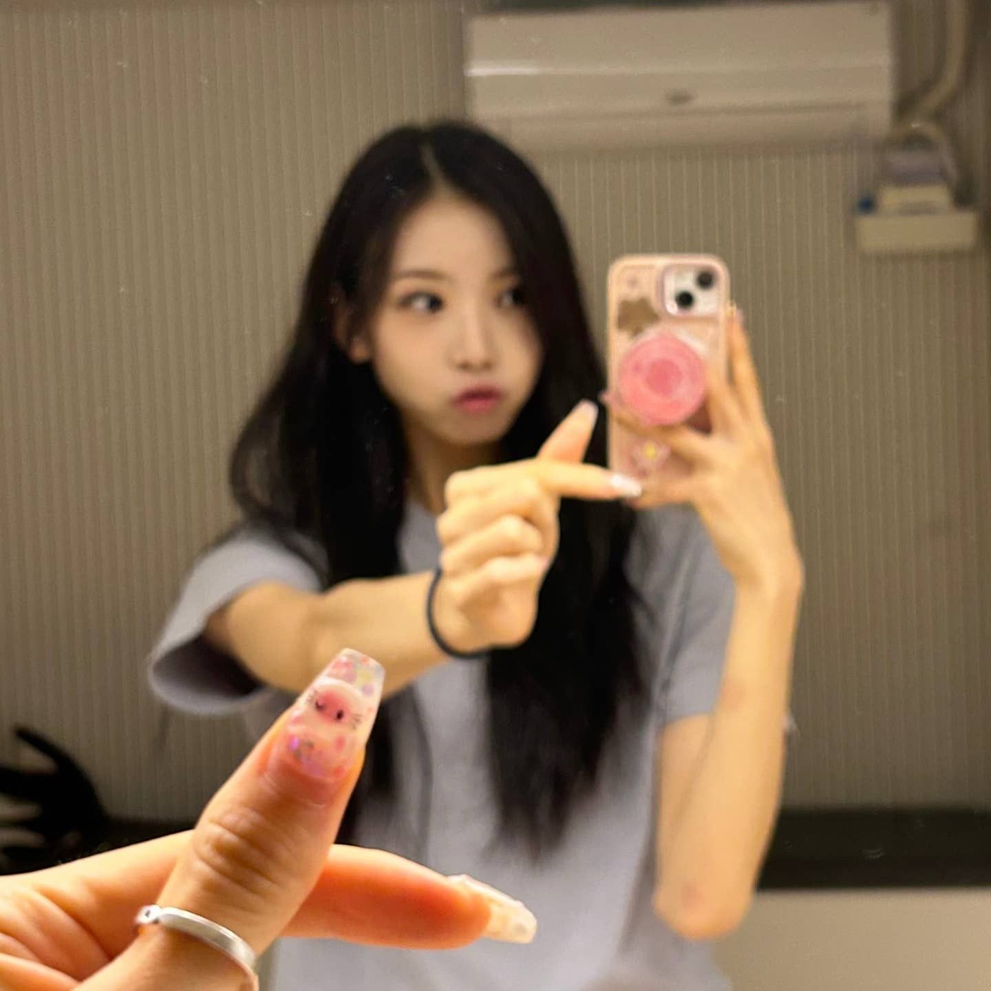 A moment captured by SECRET NUMBER's fan