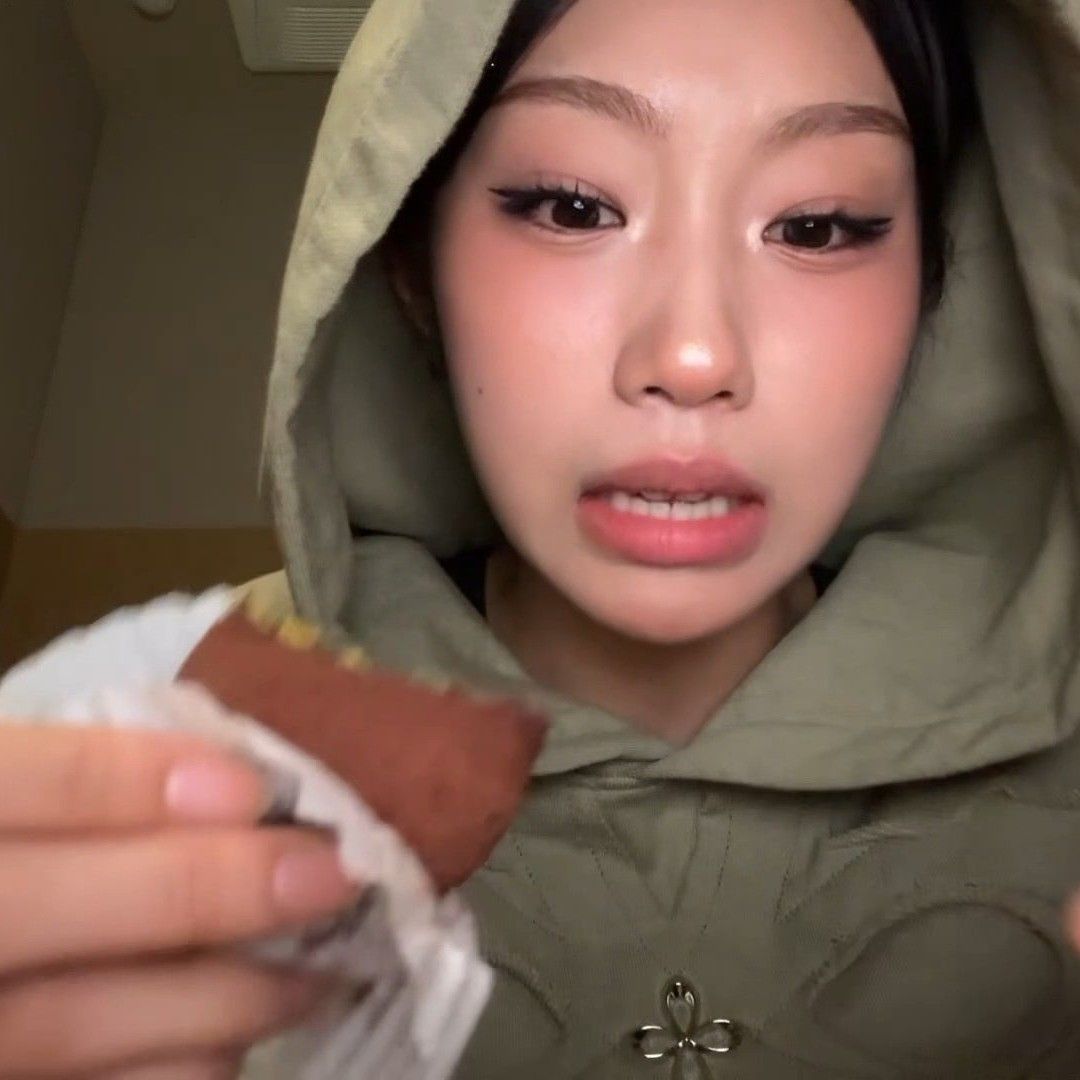 A moment captured by izna's fan