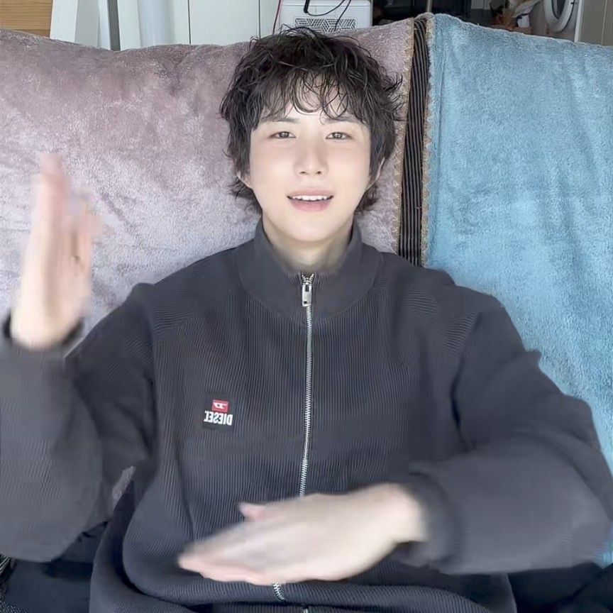 A moment captured by Wow (A.C.E)'s fan