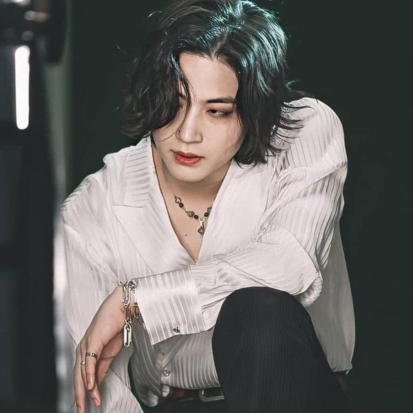 Signature photo of JAY B (GOT7) capturing their charm