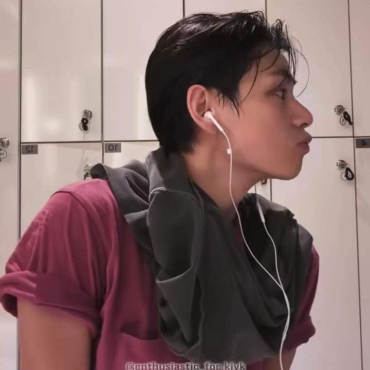 뷔 (방탄소년단)의 최신 사진