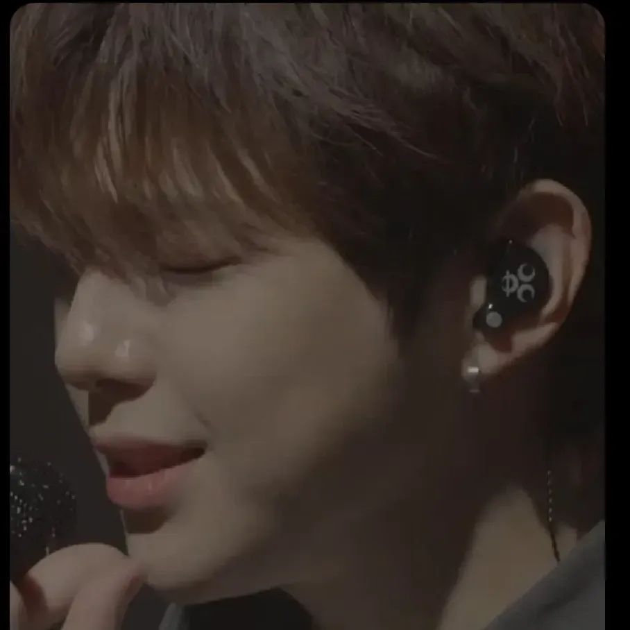 강다니엘의 비하인드 컷