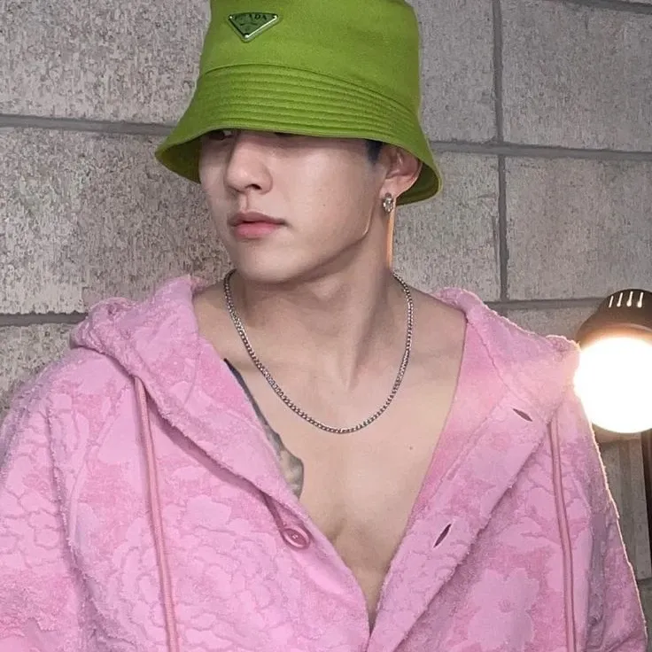 Behind-the-scenes cut of Jinjin (ASTRO)